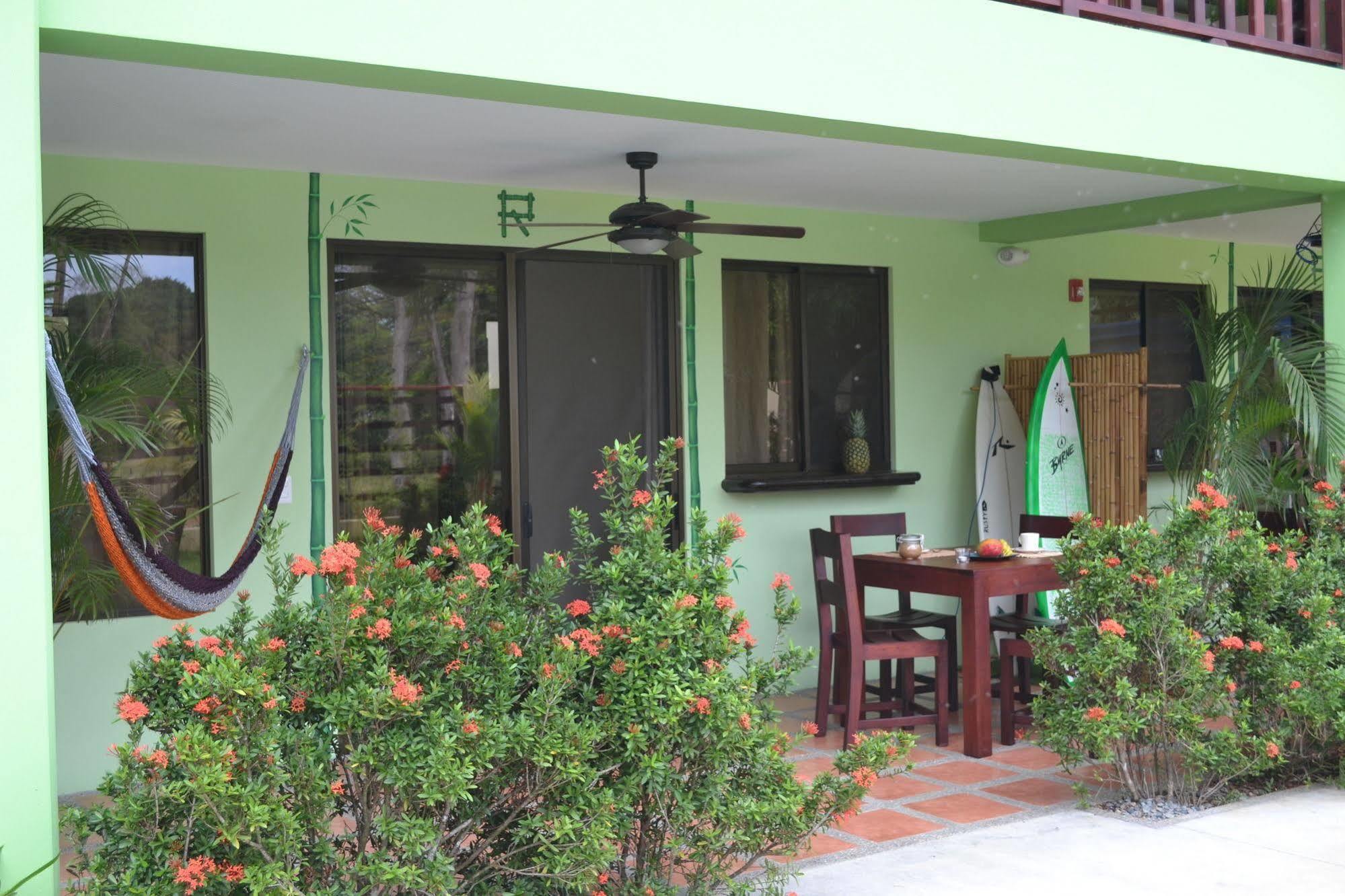 Mavi Surf Hotel Dominical Exterior photo